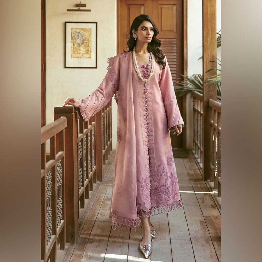 Chic Mauve Kurta with Lace Detailing